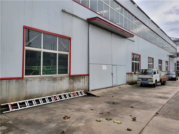 廠(chǎng)房一角(jiǎo)